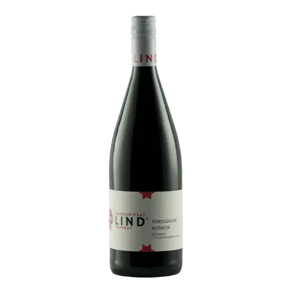 Flasche Portugieser Rotwein vom Weingut Ökonomierat Lind vor hellem Hintergrund