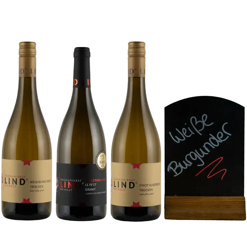 Weißweinpakte mit verschiedenen Flaschen Weißer Burgunder vom Weingut Ökonomierat Lind auf hellem Hintergrund